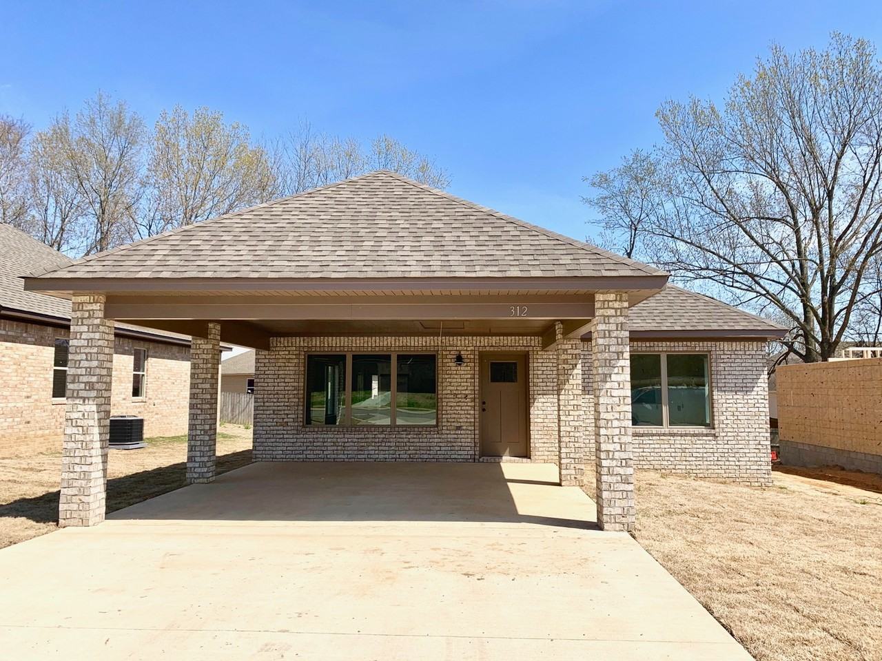 312 Wolf Den Ln - Photo 2 of 19