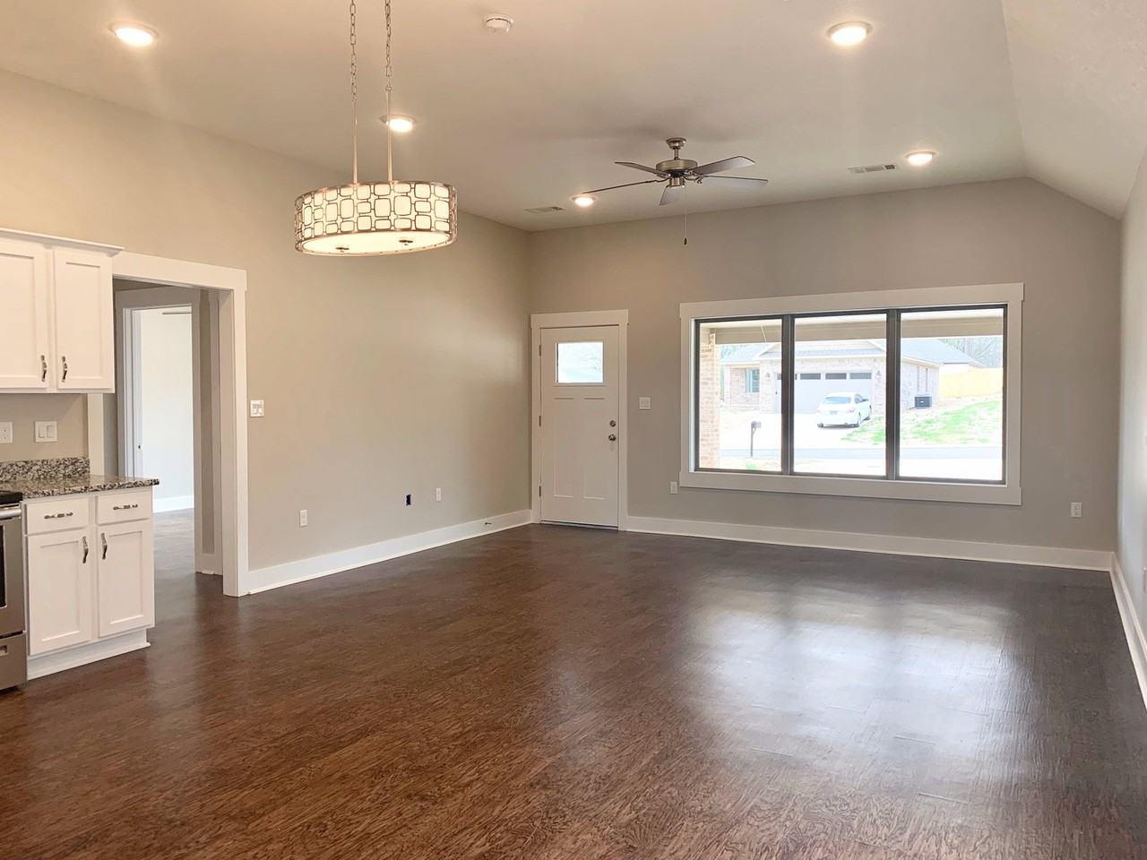 312 Wolf Den Ln - Photo 4 of 19