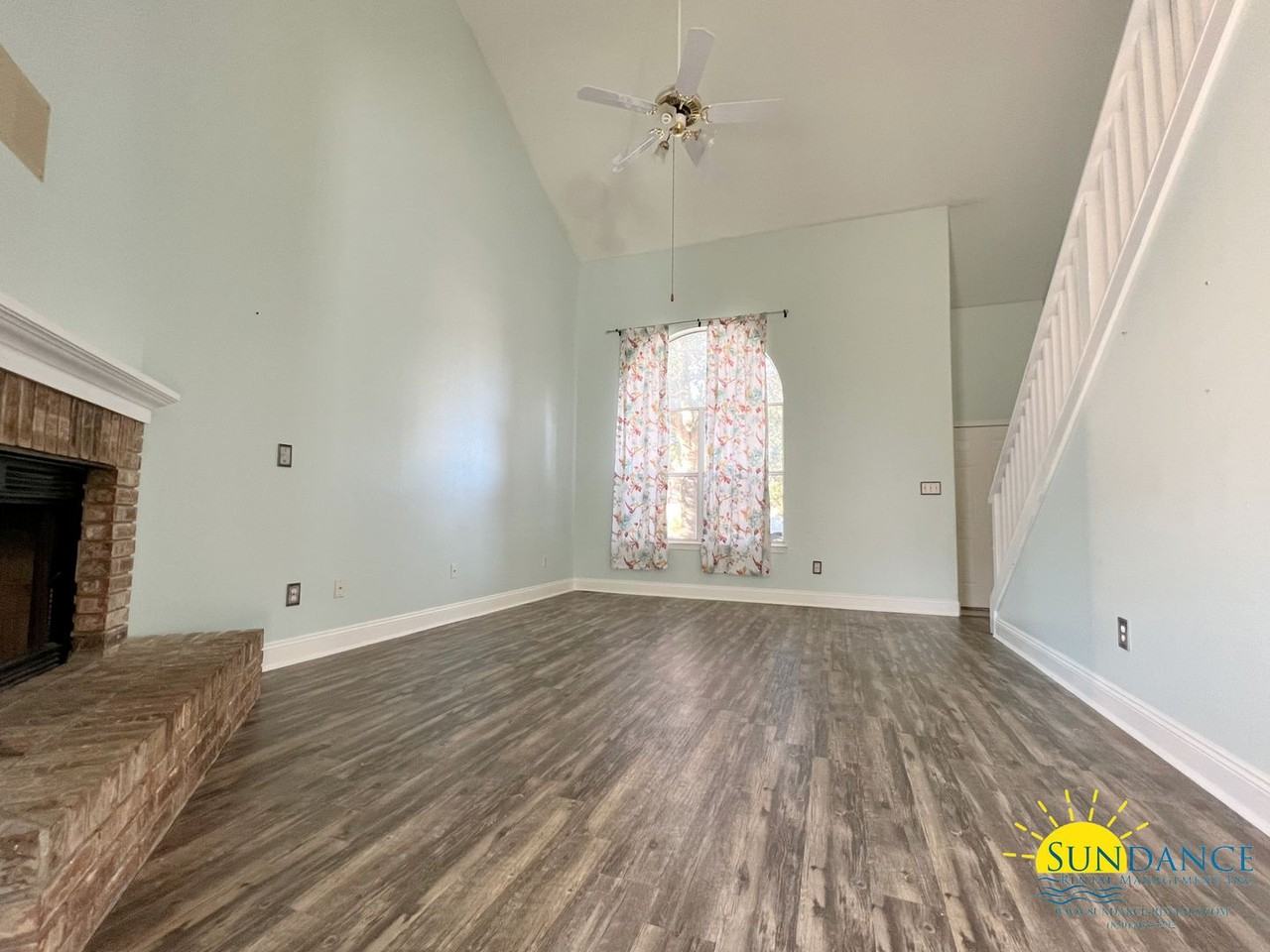 1059 Windmill Dr - Photo 2 of 25