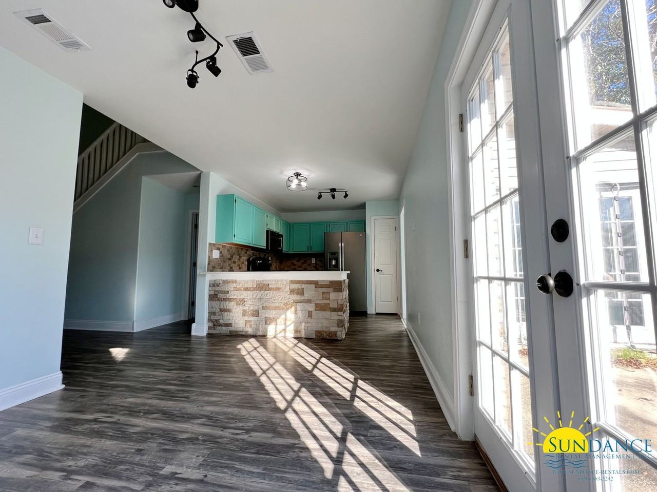 1059 Windmill Dr - Photo 3 of 25