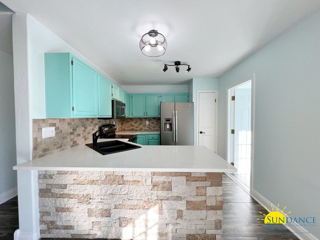 1059 Windmill Dr - Photo 4 of 25
