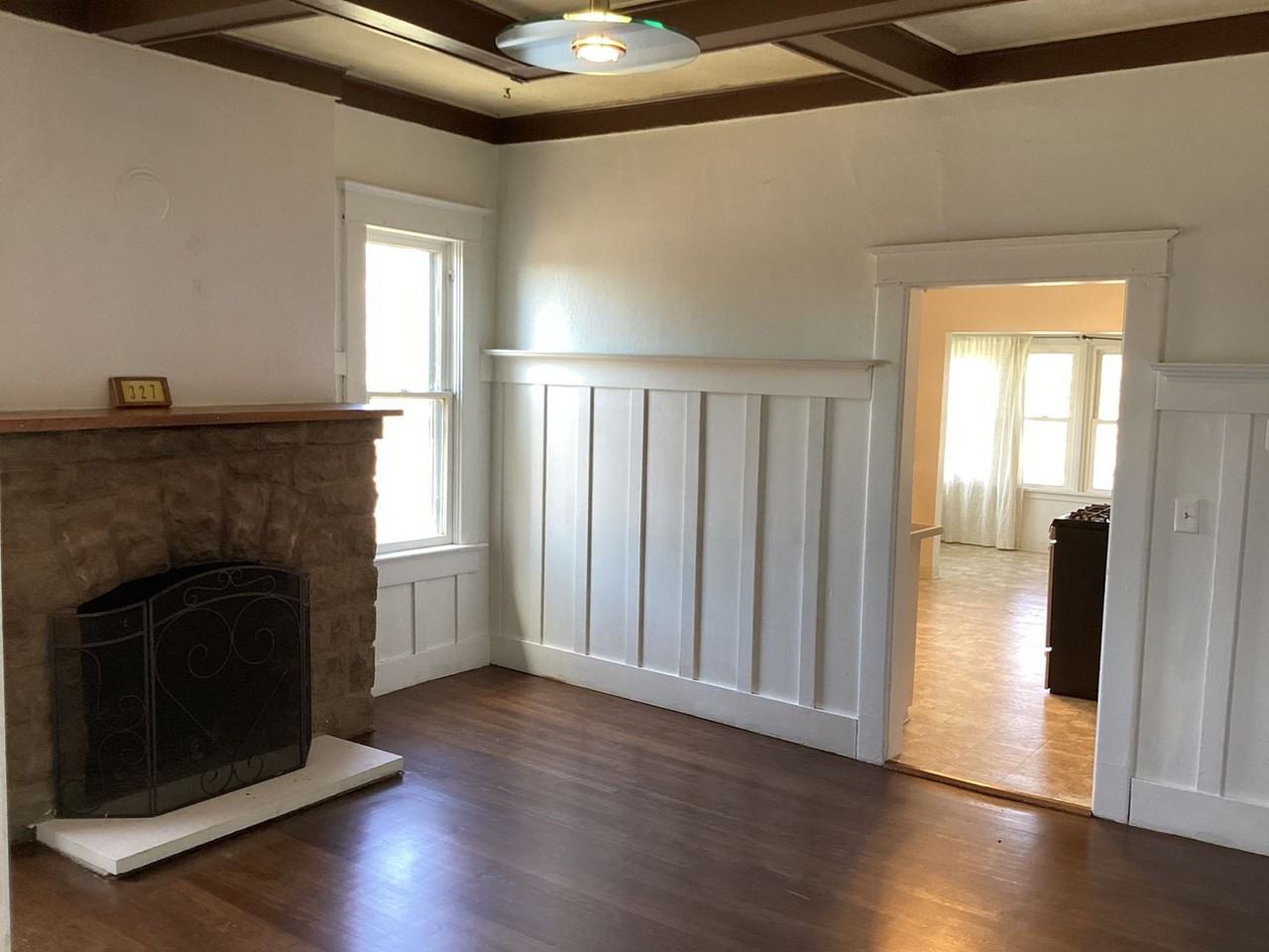 327 Grant St - Photo 5 of 11