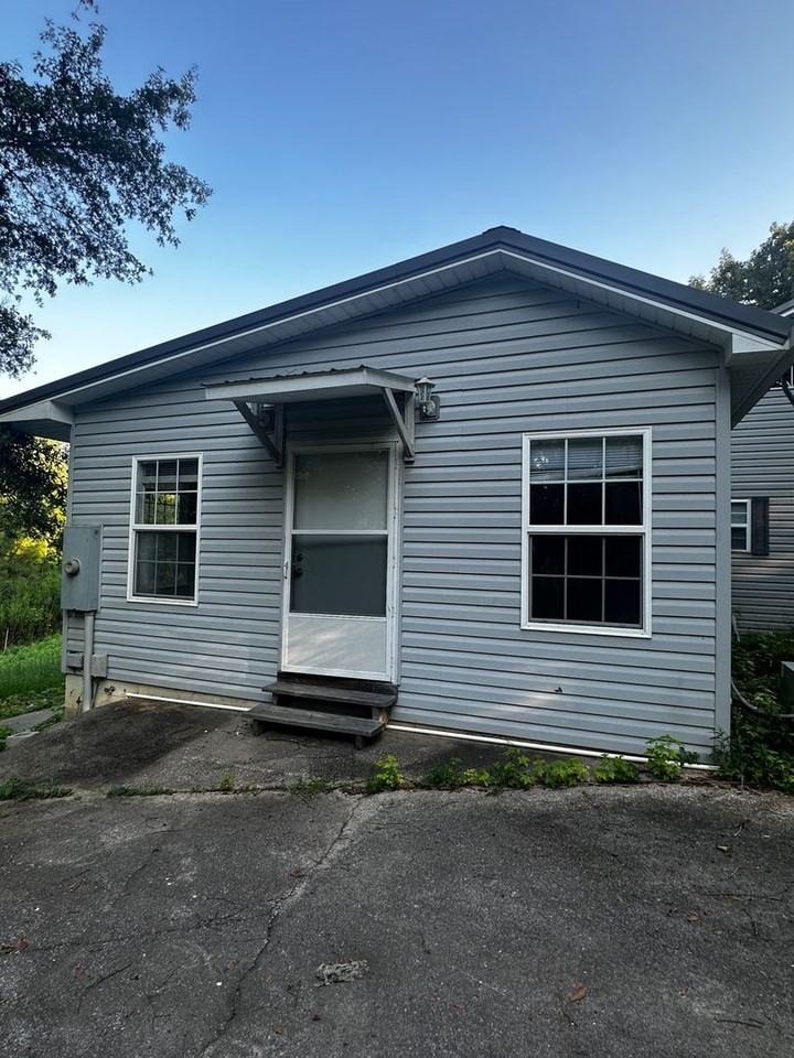 742 Old Sulphur Springs Rd - Photo 2 of 40