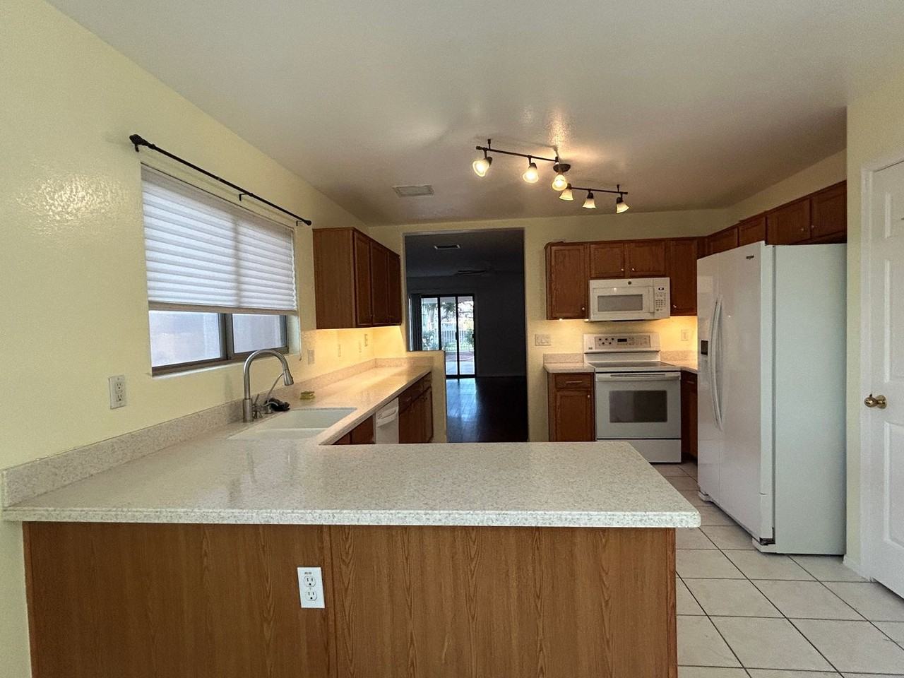 11438 W Virginia Ave - Photo 6 of 23