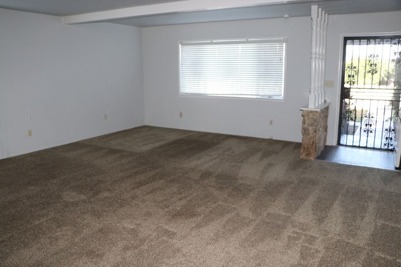 3214 S Leonard Ave - Photo 3 of 23
