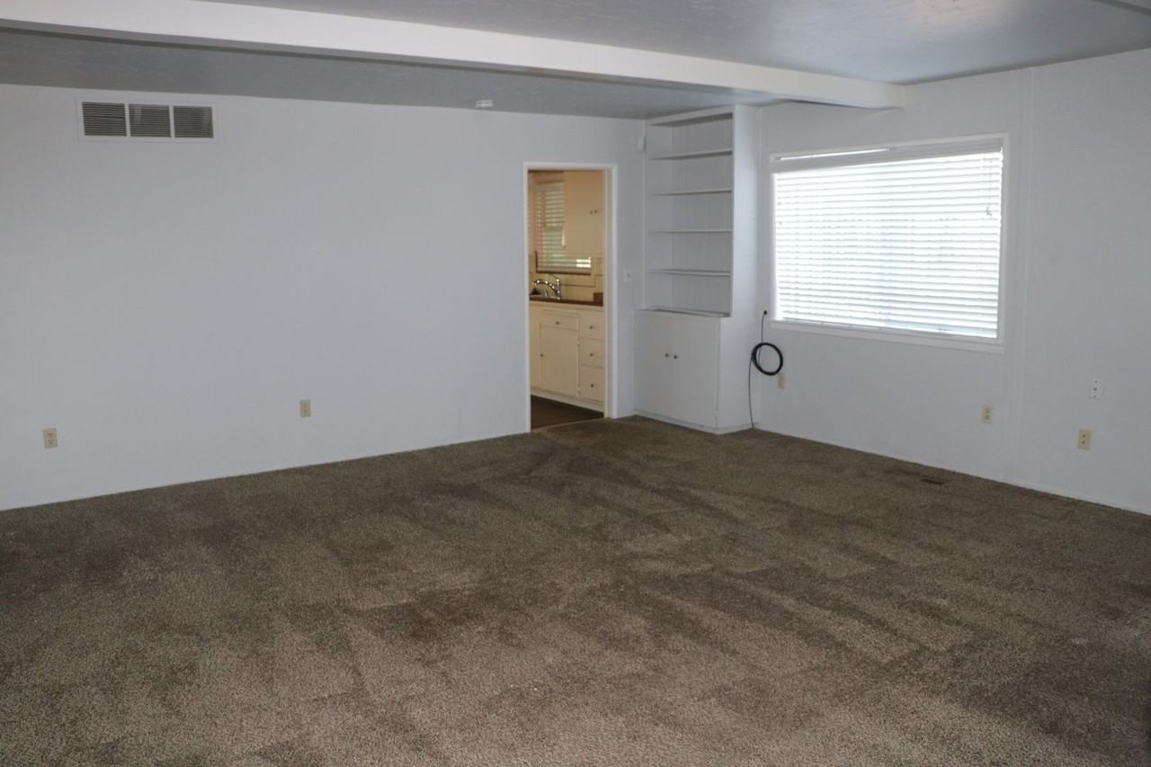 3214 S Leonard Ave - Photo 4 of 23