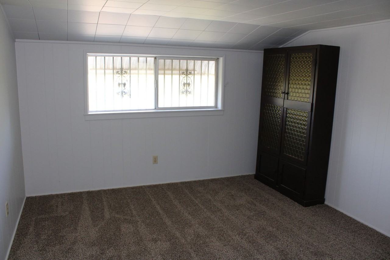 3214 S Leonard Ave - Photo 5 of 23