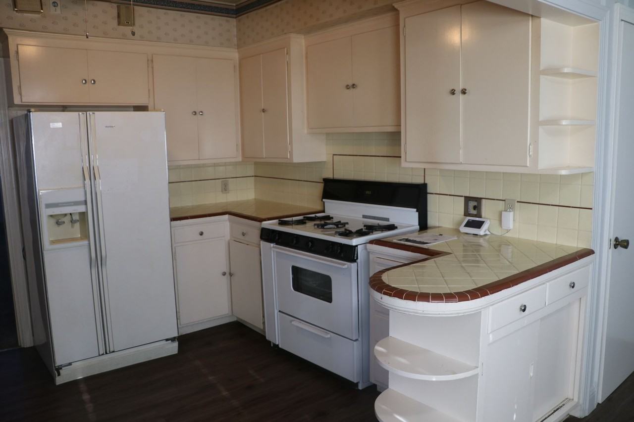 3214 S Leonard Ave - Photo 6 of 23