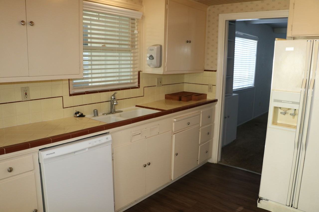 3214 S Leonard Ave - Photo 7 of 23