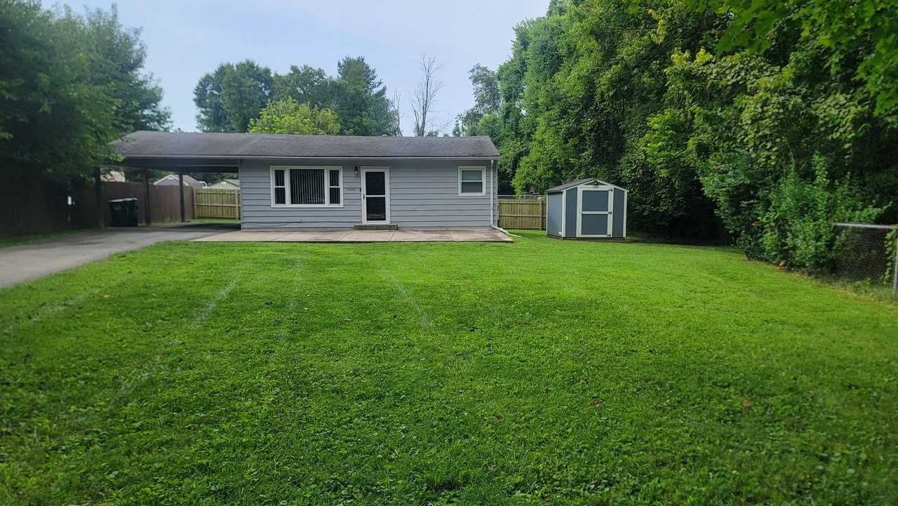 10210 Browns Ct - Photo 2 of 12