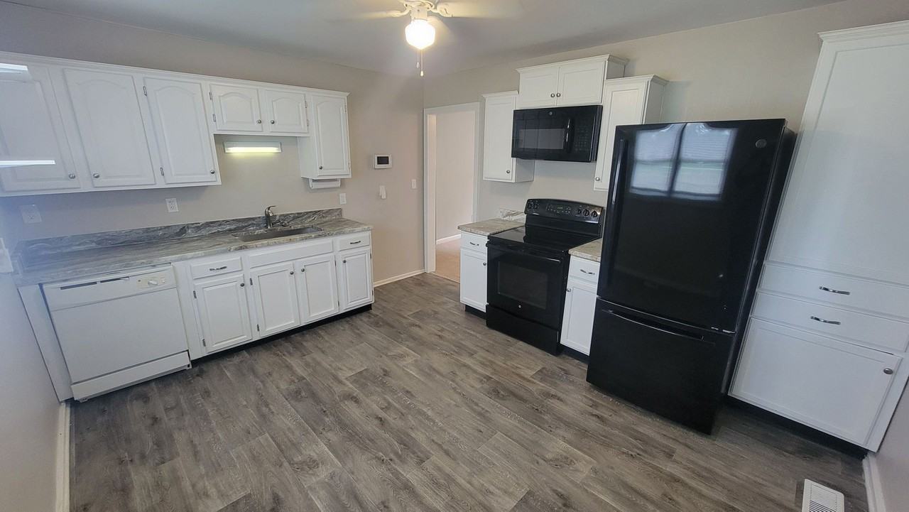 10210 Browns Ct - Photo 4 of 12