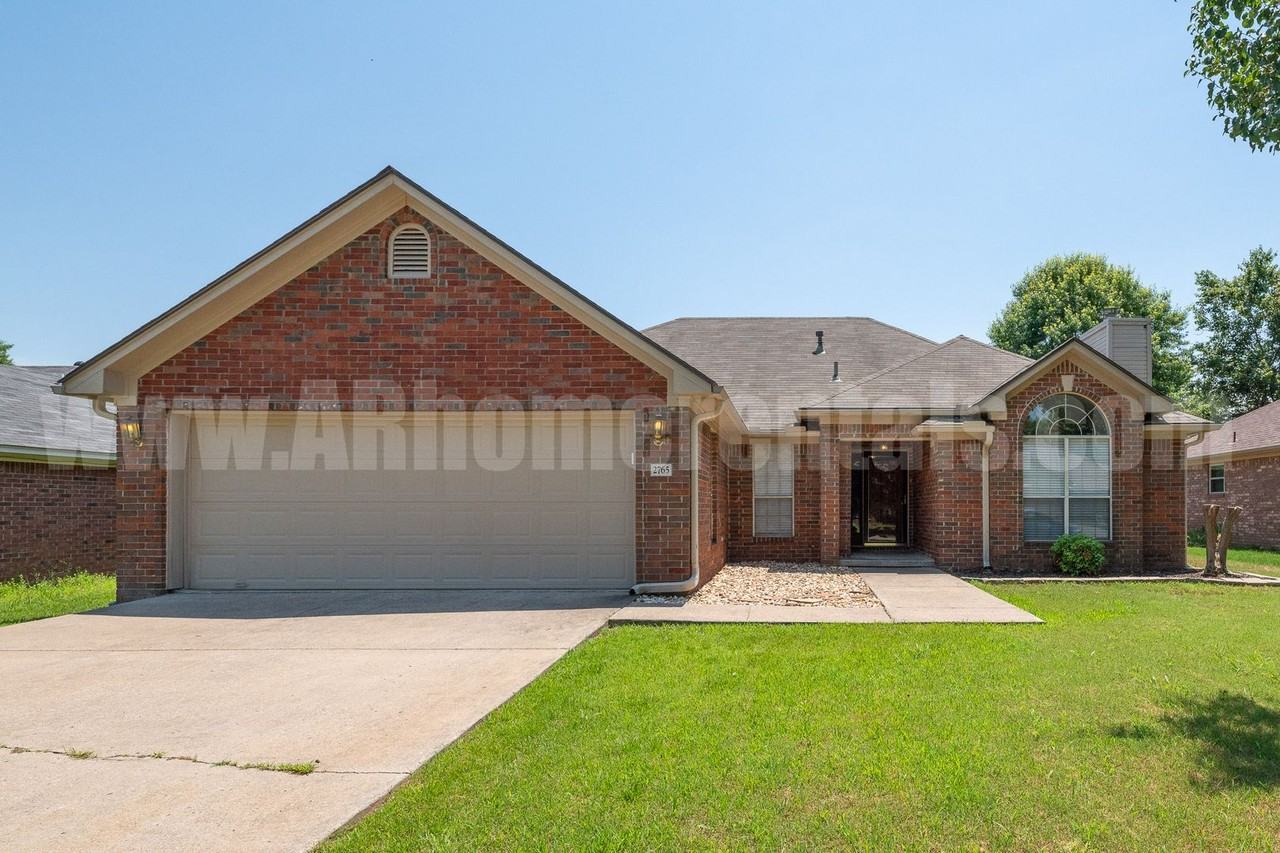 2765 Archer Ln - Photo 2 of 19