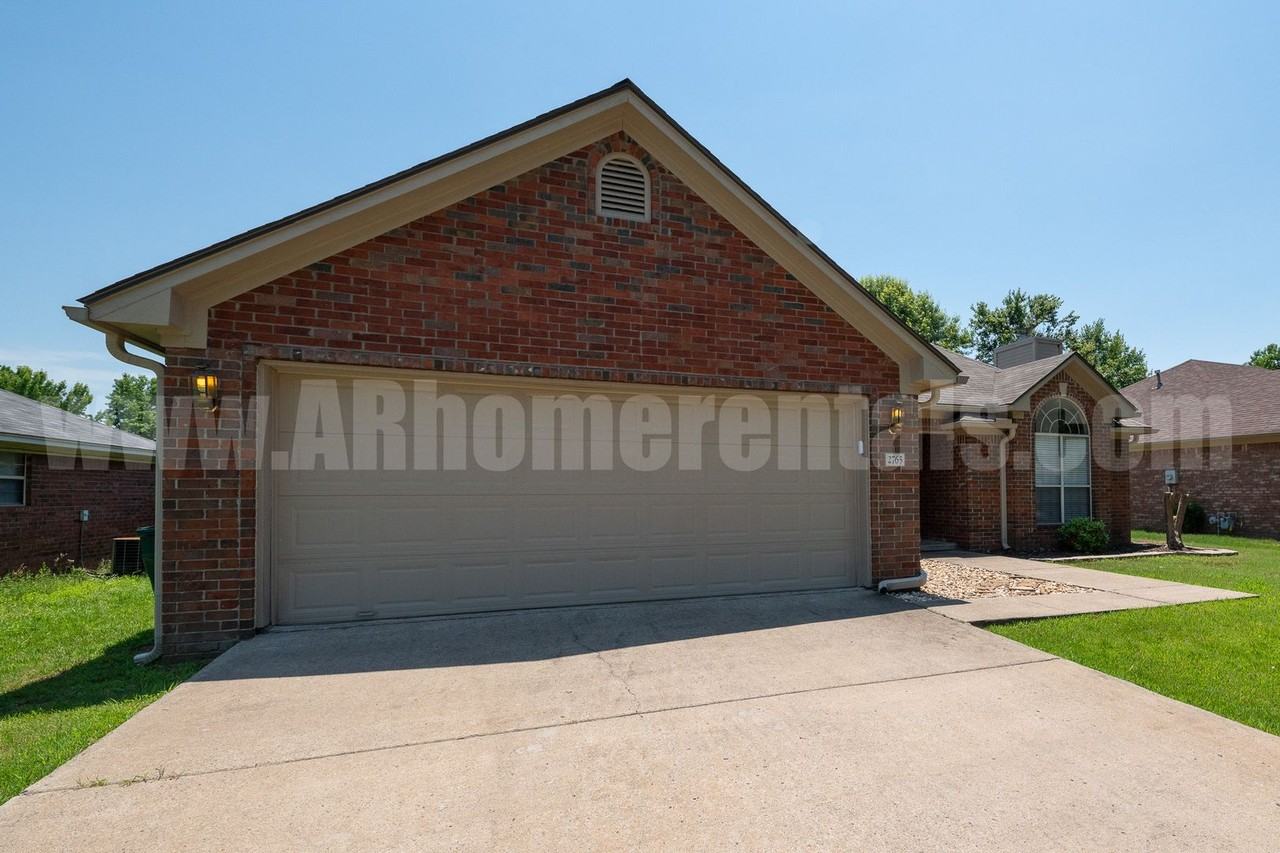 2765 Archer Ln - Photo 3 of 19