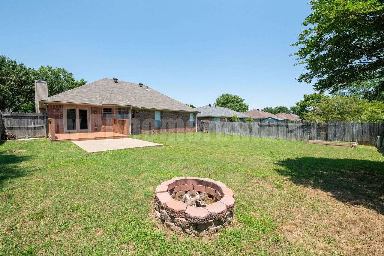 2765 Archer Ln - Photo 4 of 19