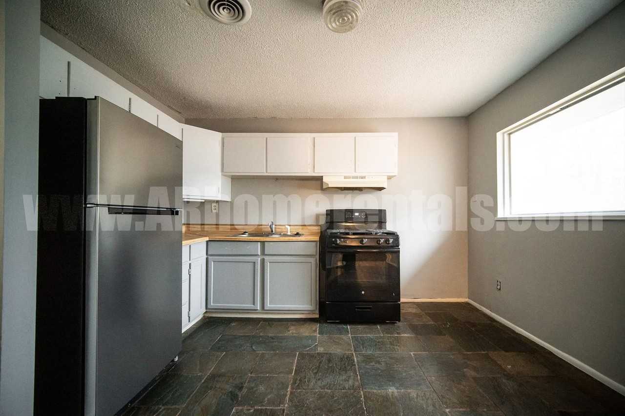 916 Desoto Pl - Photo 5 of 11