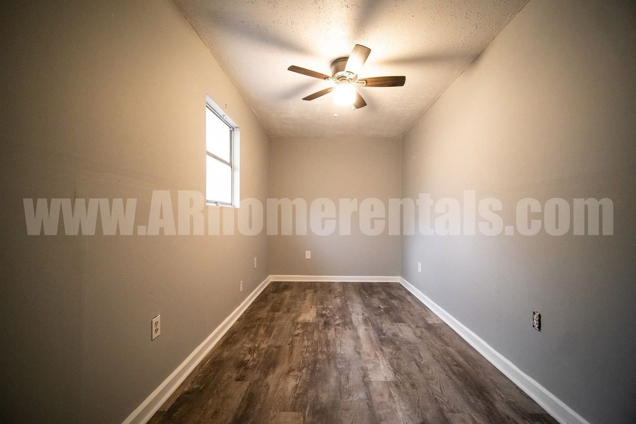 916 Desoto Pl - Photo 6 of 11