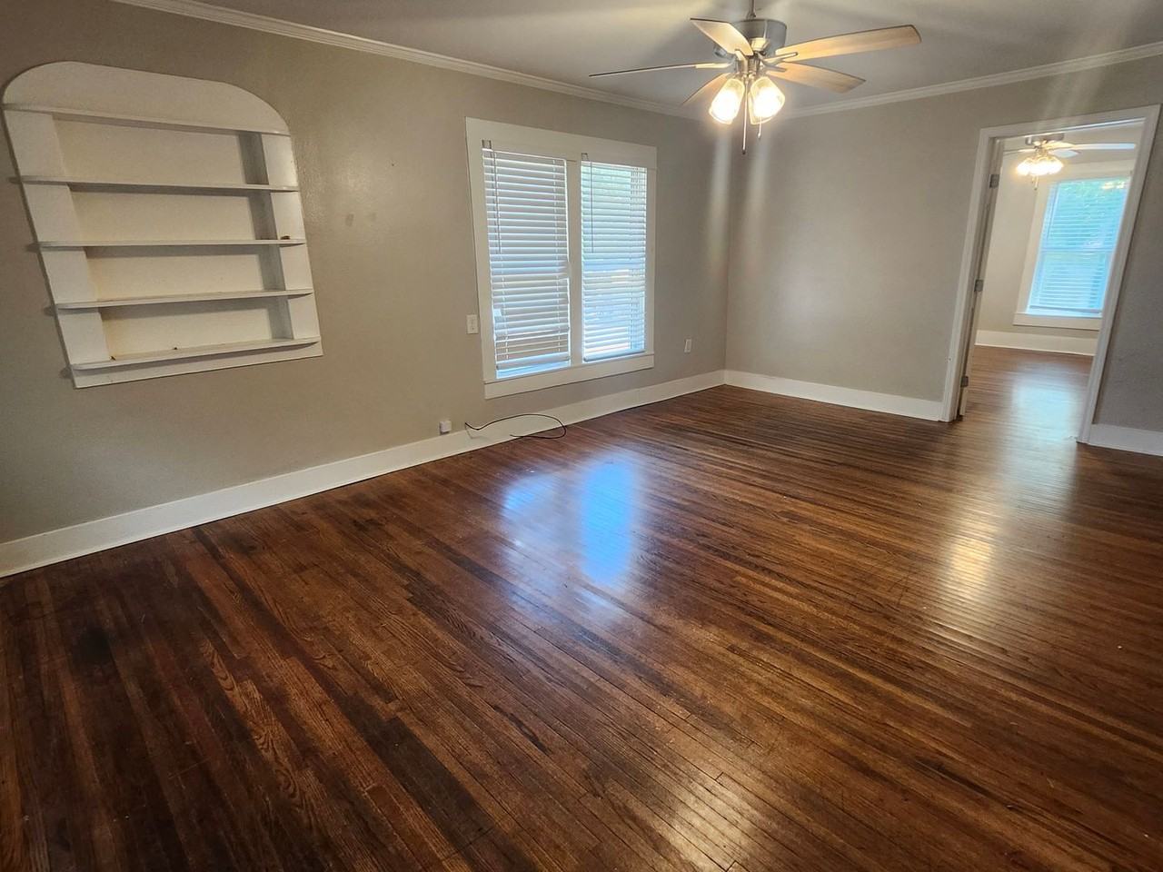 311 E Narroway - Photo 4 of 14
