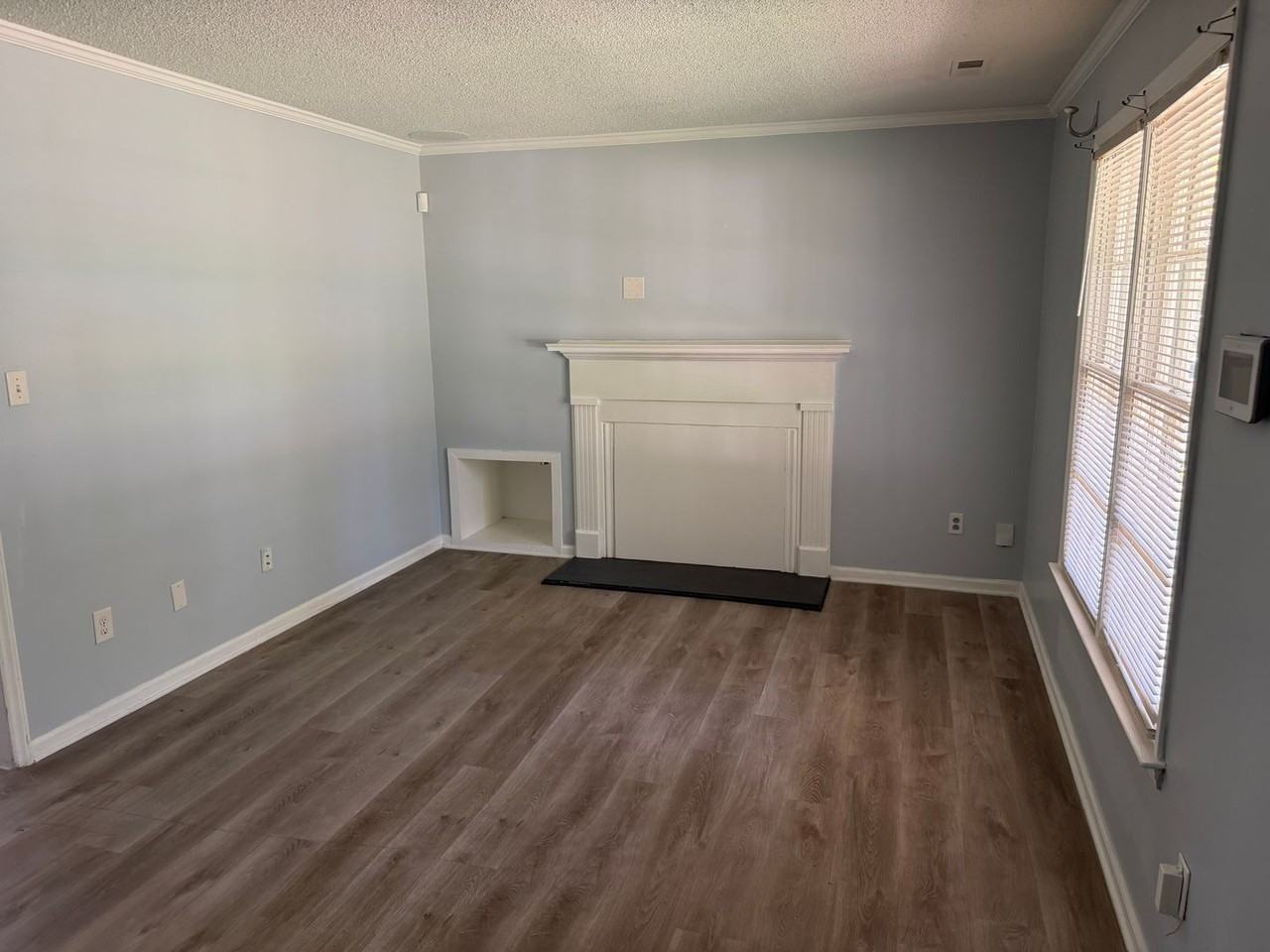 6414 Rockshire Dr - Photo 2 of 11
