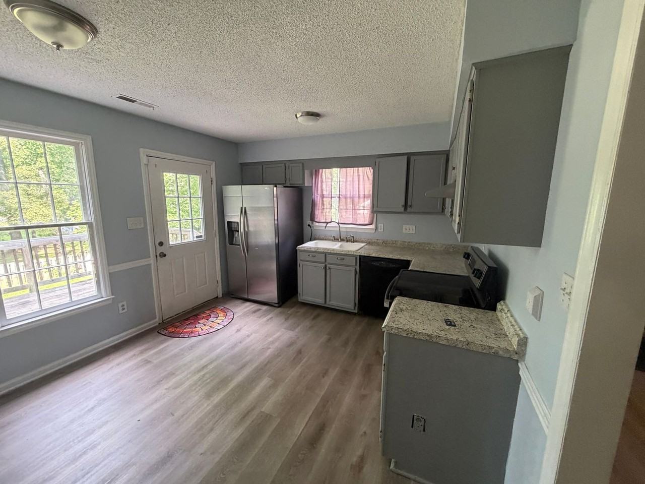 6414 Rockshire Dr - Photo 3 of 11