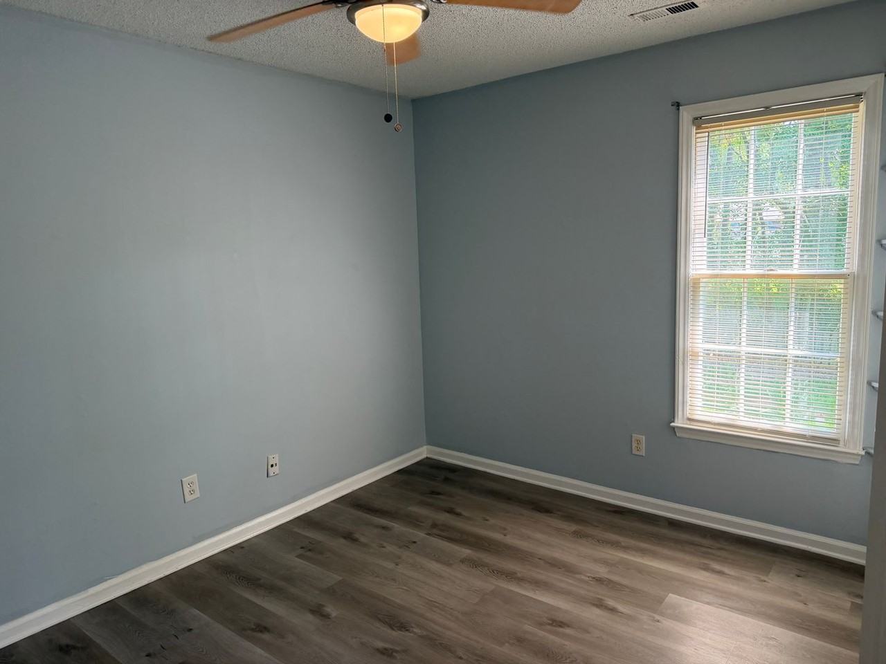 6414 Rockshire Dr - Photo 4 of 11