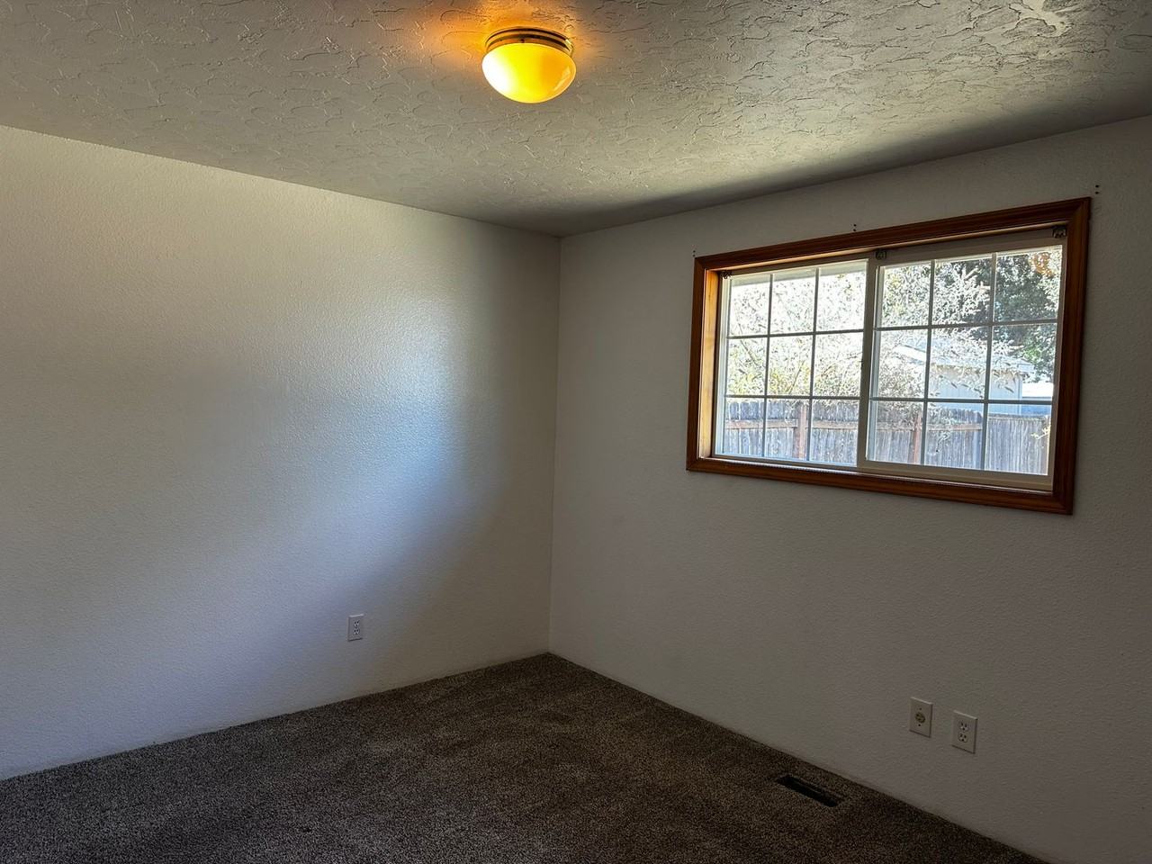 613 36th Ave Se - Photo 5 of 8