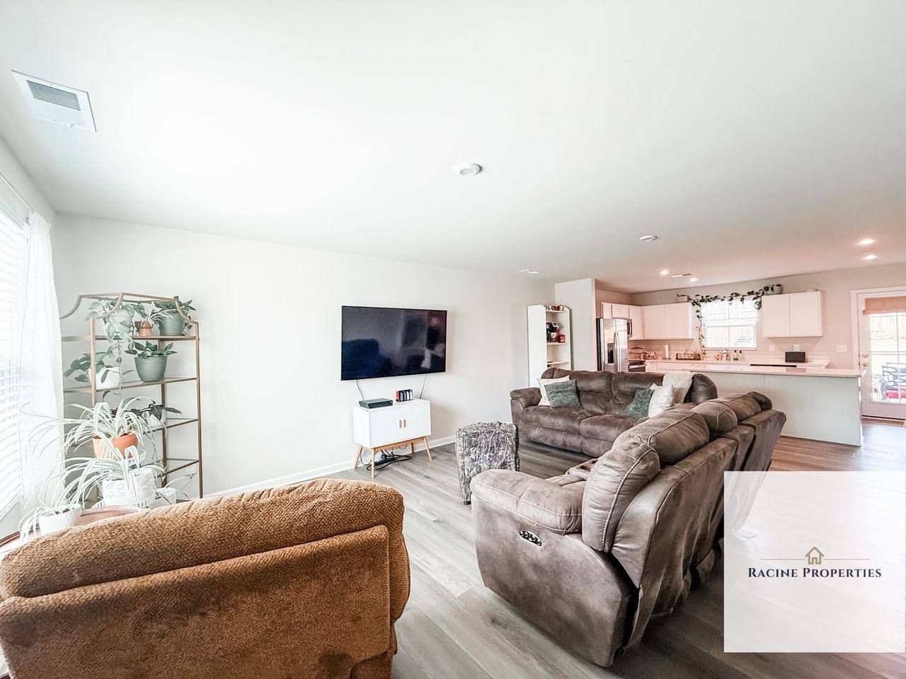 624 Batchomble Ln - Photo 3 of 19