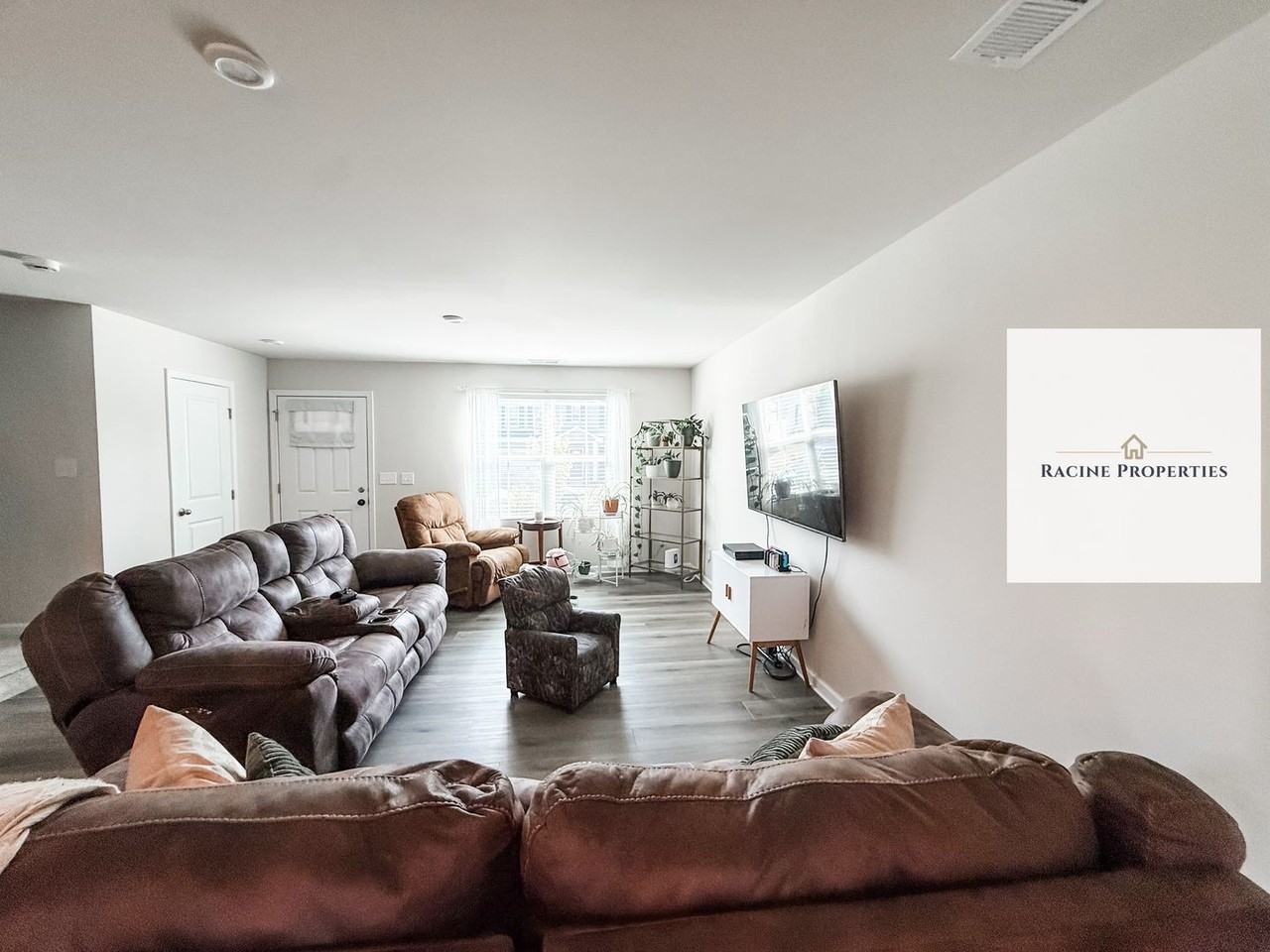 624 Batchomble Ln - Photo 4 of 19