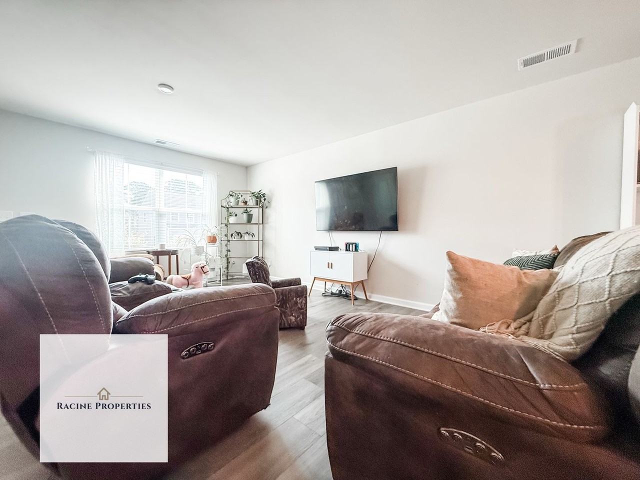 624 Batchomble Ln - Photo 5 of 19