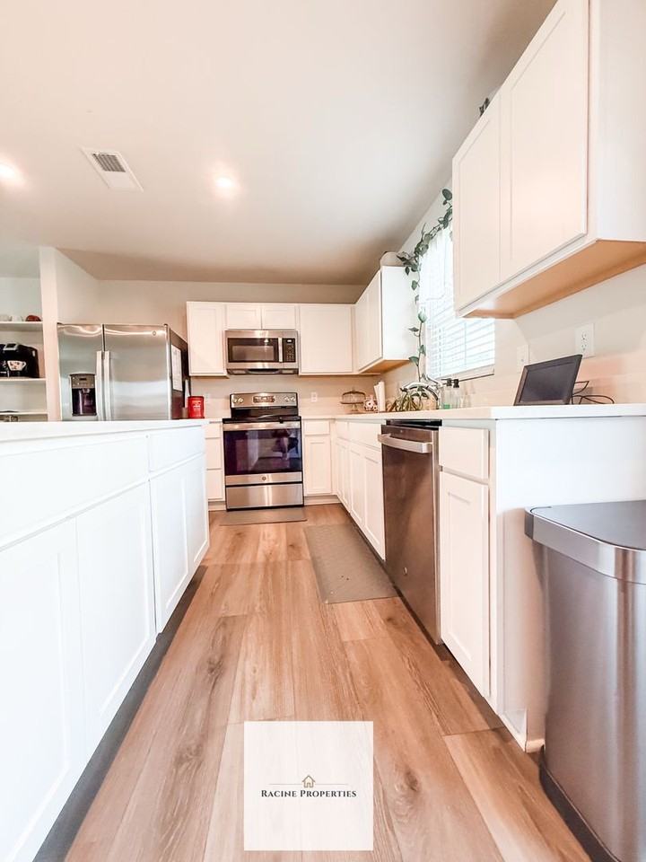 624 Batchomble Ln - Photo 7 of 19