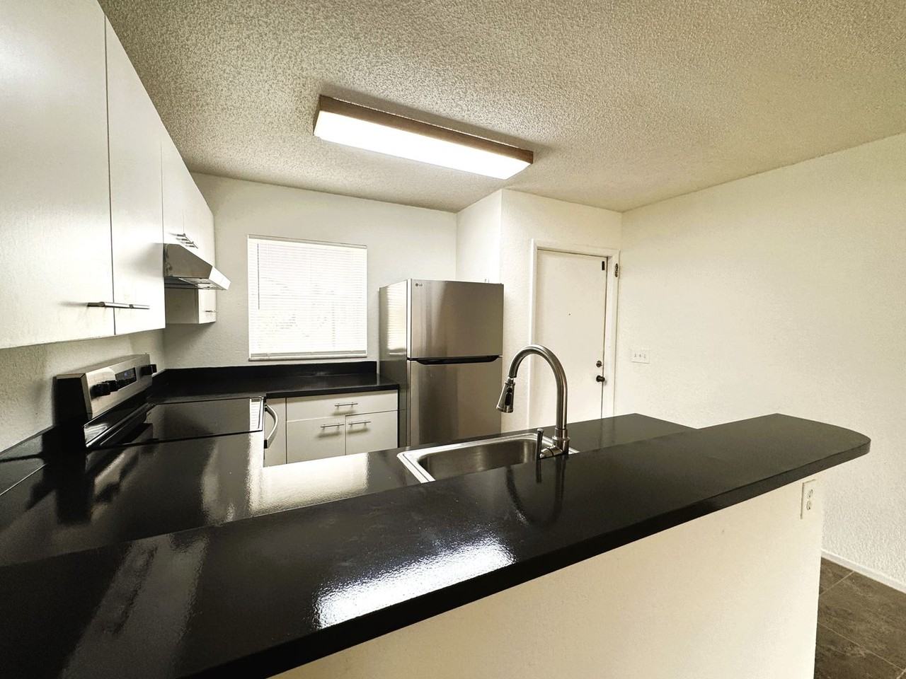 25100 Sandhill Blvd Bldg M #104 - Photo 4 of 26