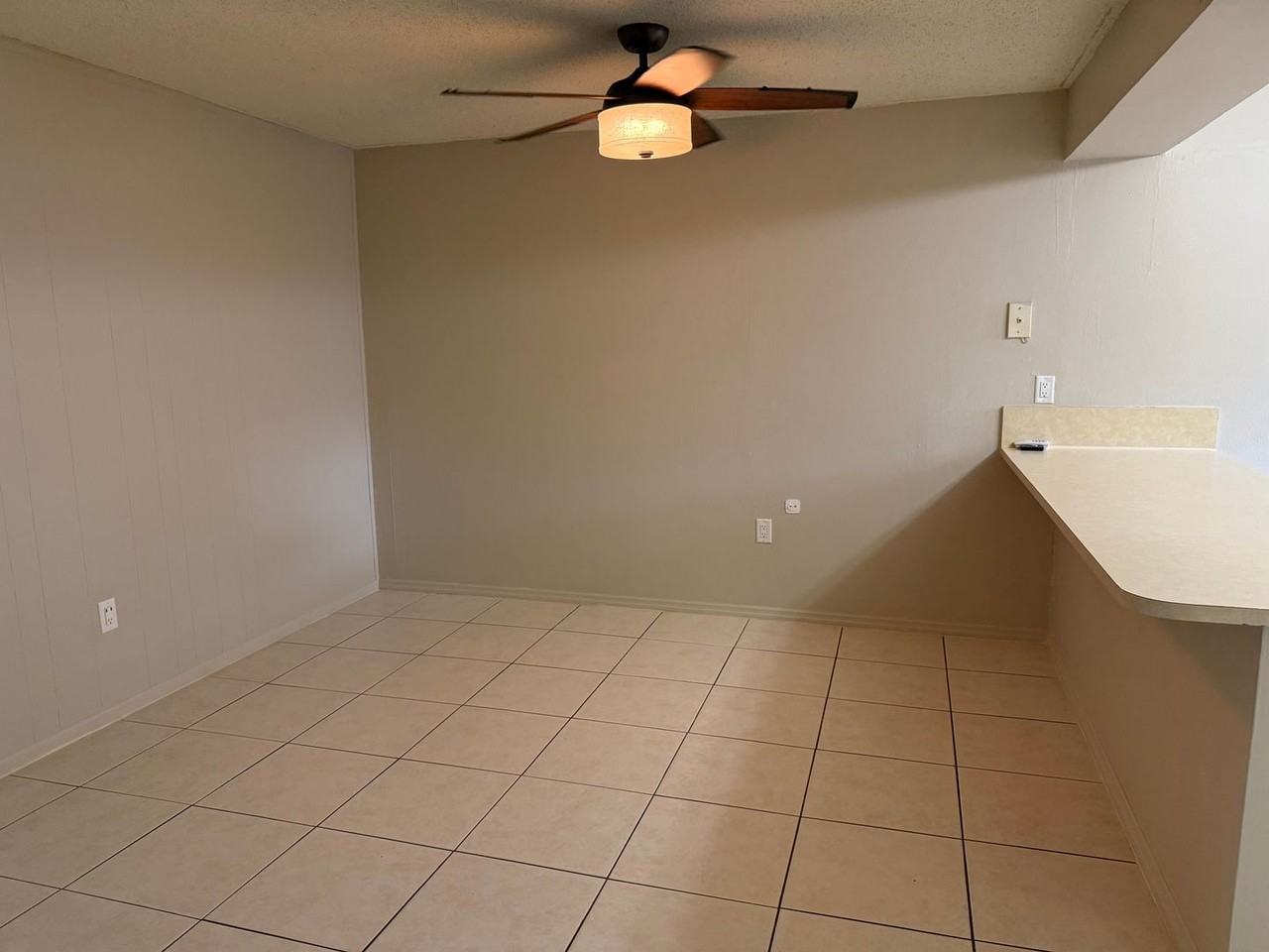 2811 Sw Archer Rd - Photo 3 of 9