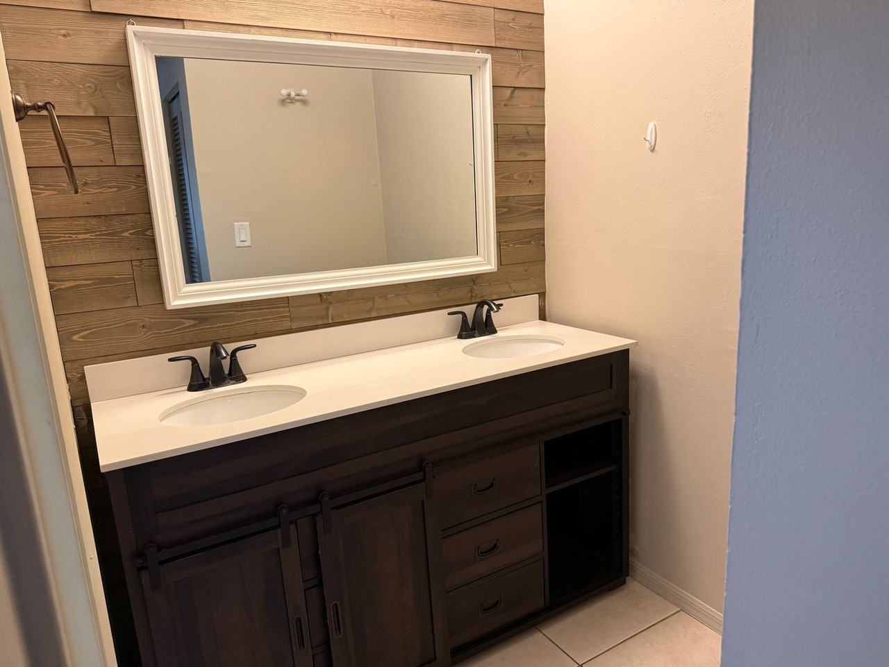 2811 Sw Archer Rd - Photo 5 of 9