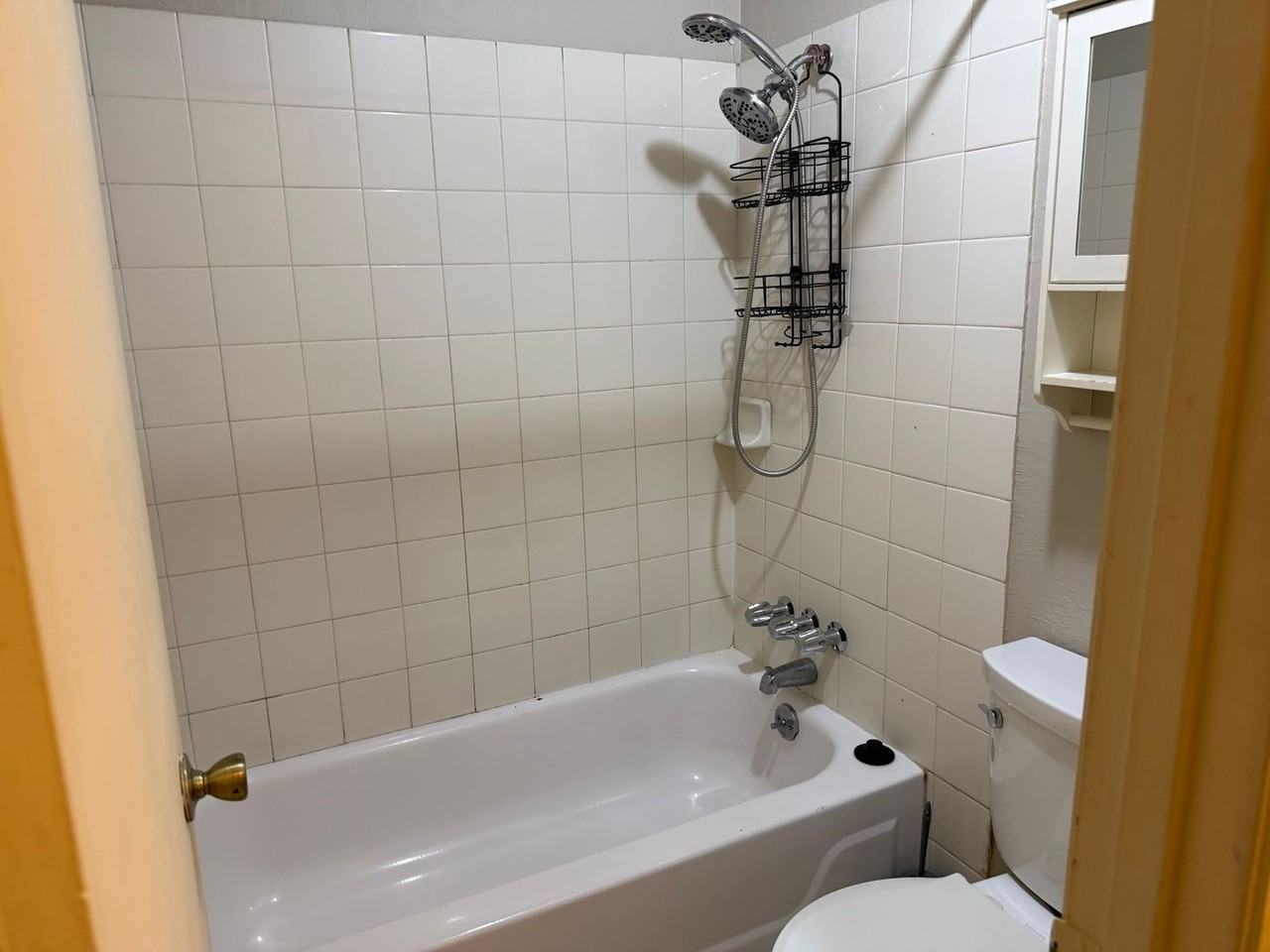 2811 Sw Archer Rd - Photo 6 of 9