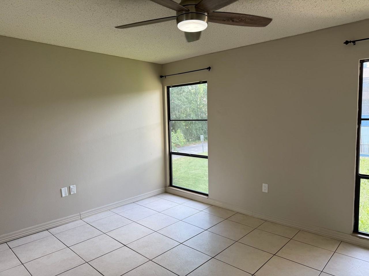 2811 Sw Archer Rd - Photo 7 of 9