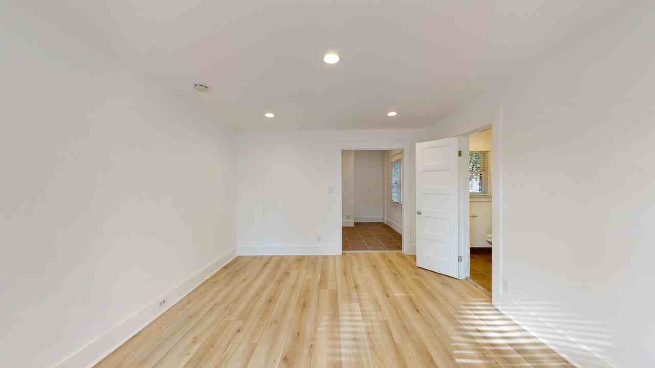 536 N Madison Ave - Photo 4 of 15