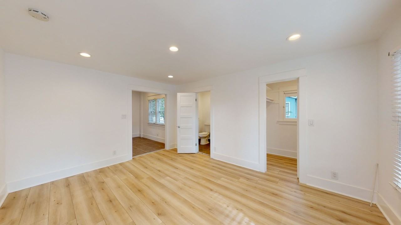 536 N Madison Ave - Photo 5 of 15