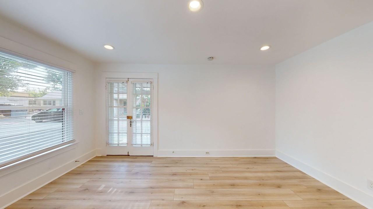 536 N Madison Ave - Photo 7 of 15