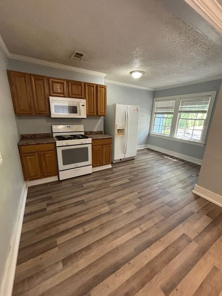127 E Olive St - Photo 3 of 11