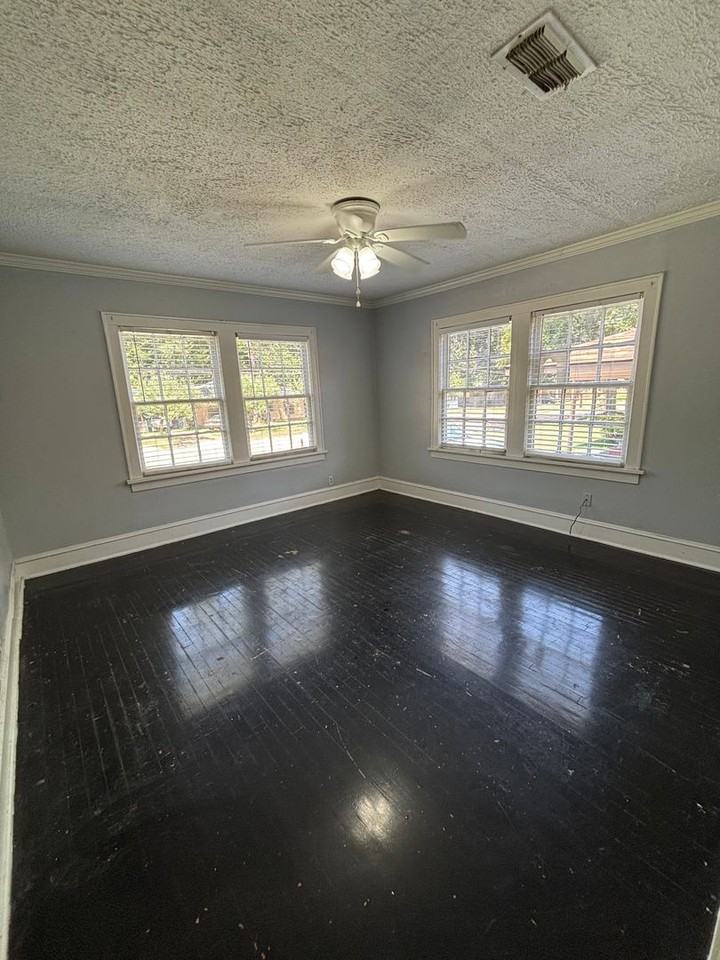 127 E Olive St - Photo 6 of 11