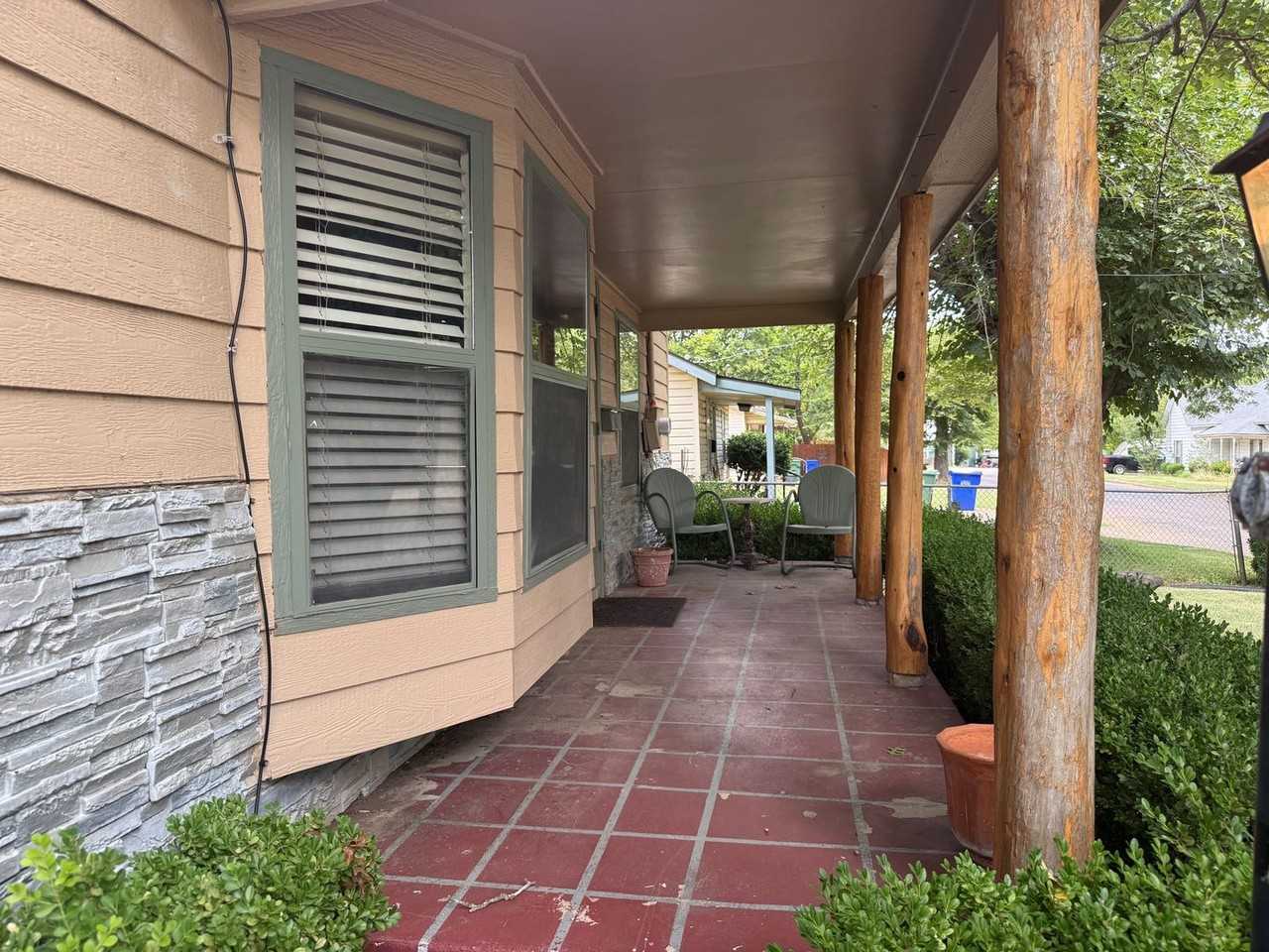 643 E South St - Photo 2 of 30