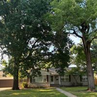 featured image of 1041 E Linwood Ter