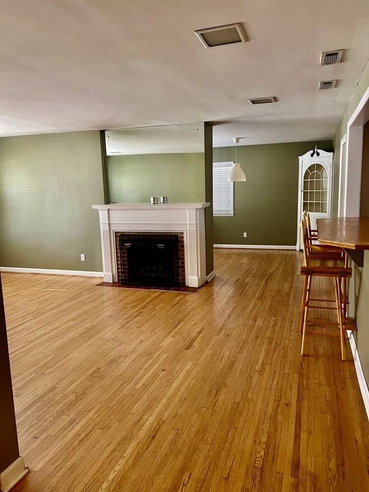 1041 E Linwood Ter - Photo 2 of 14