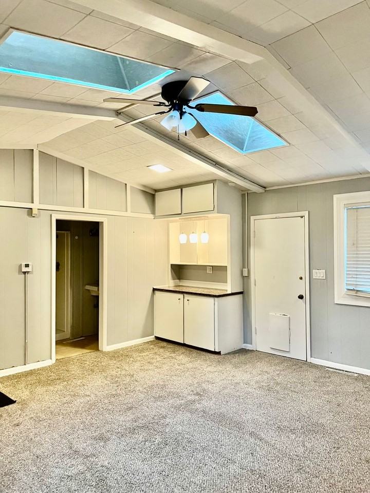 1041 E Linwood Ter - Photo 5 of 14