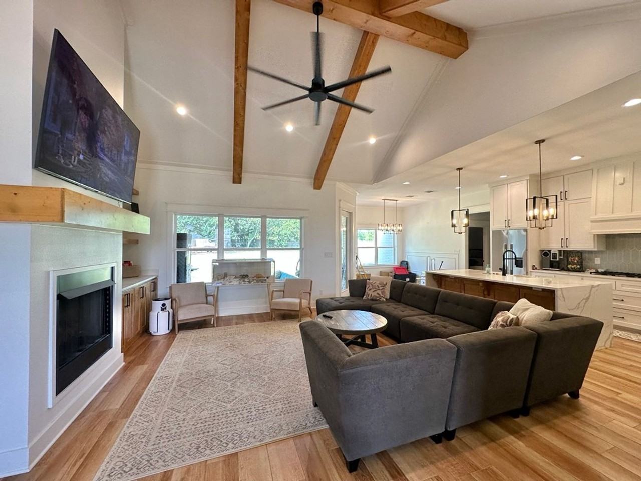 15849 Avery Ln - Photo 3 of 20
