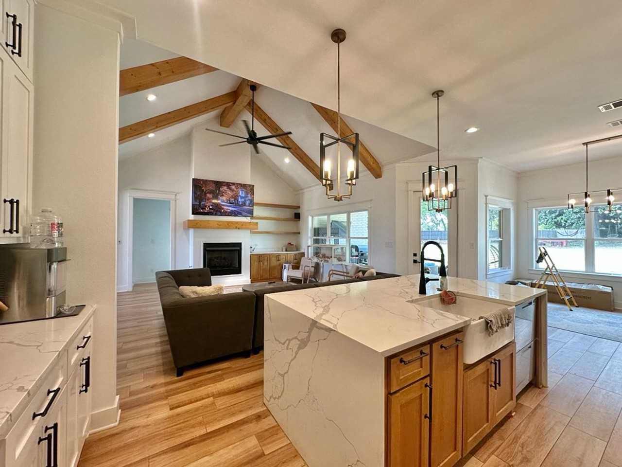 15849 Avery Ln - Photo 7 of 20