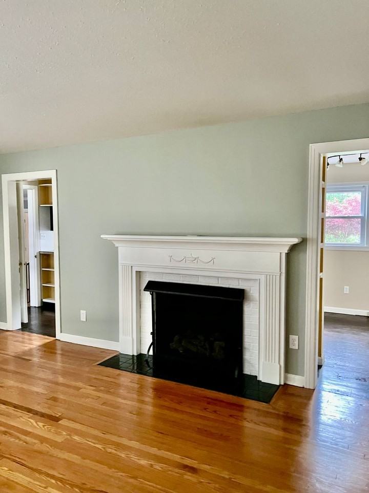 1033 E Kingsbury St - Photo 5 of 17