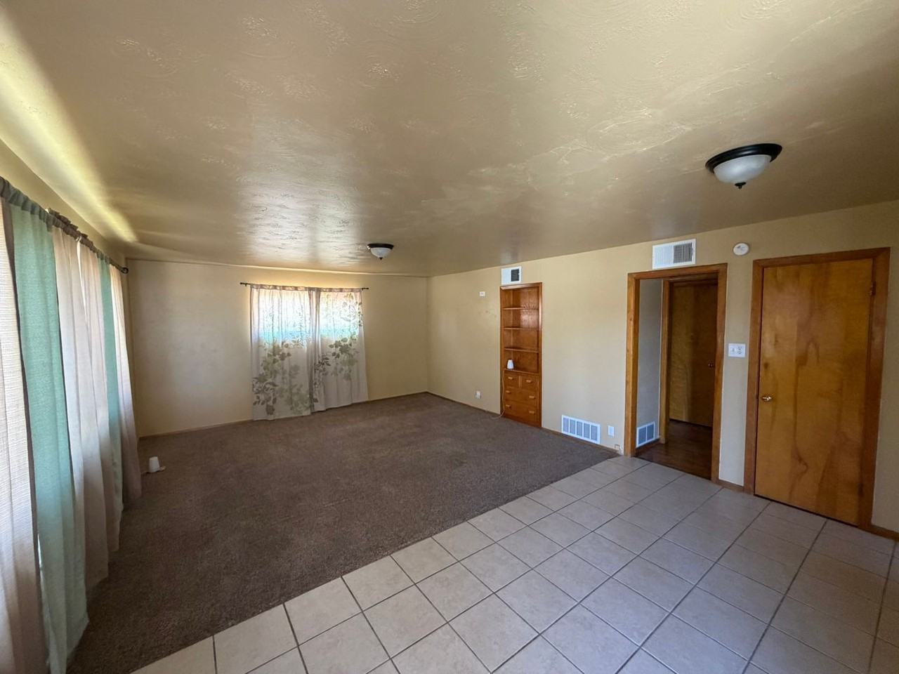 1031 N Spring St - Photo 2 of 18