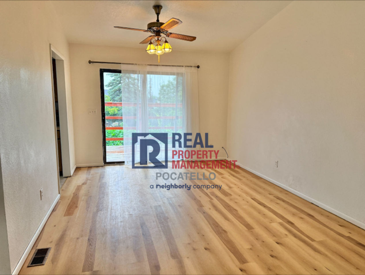 1750 Lancaster St - Photo 7 of 30