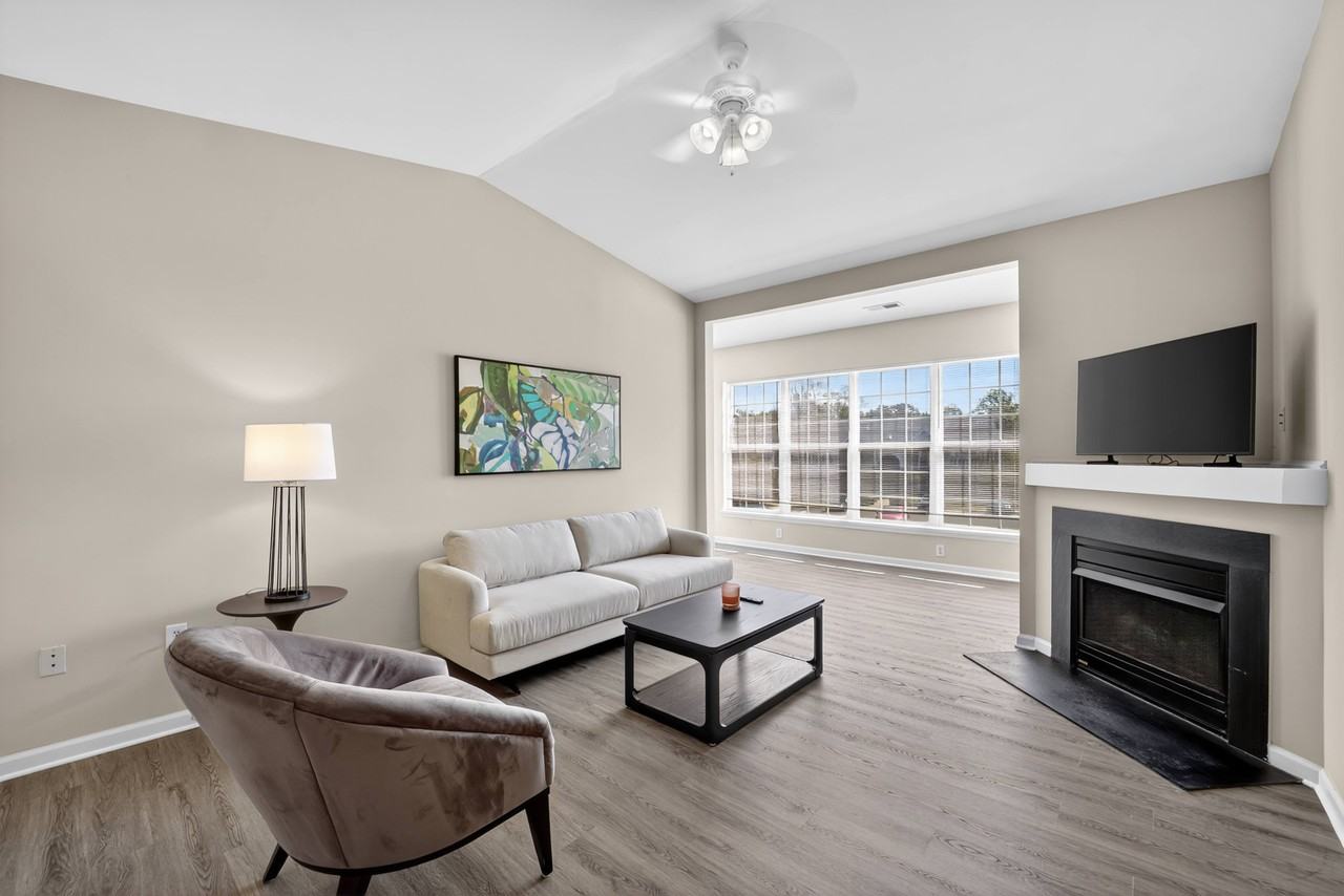 Brittany Commons Apartments - Photo 5 of 50