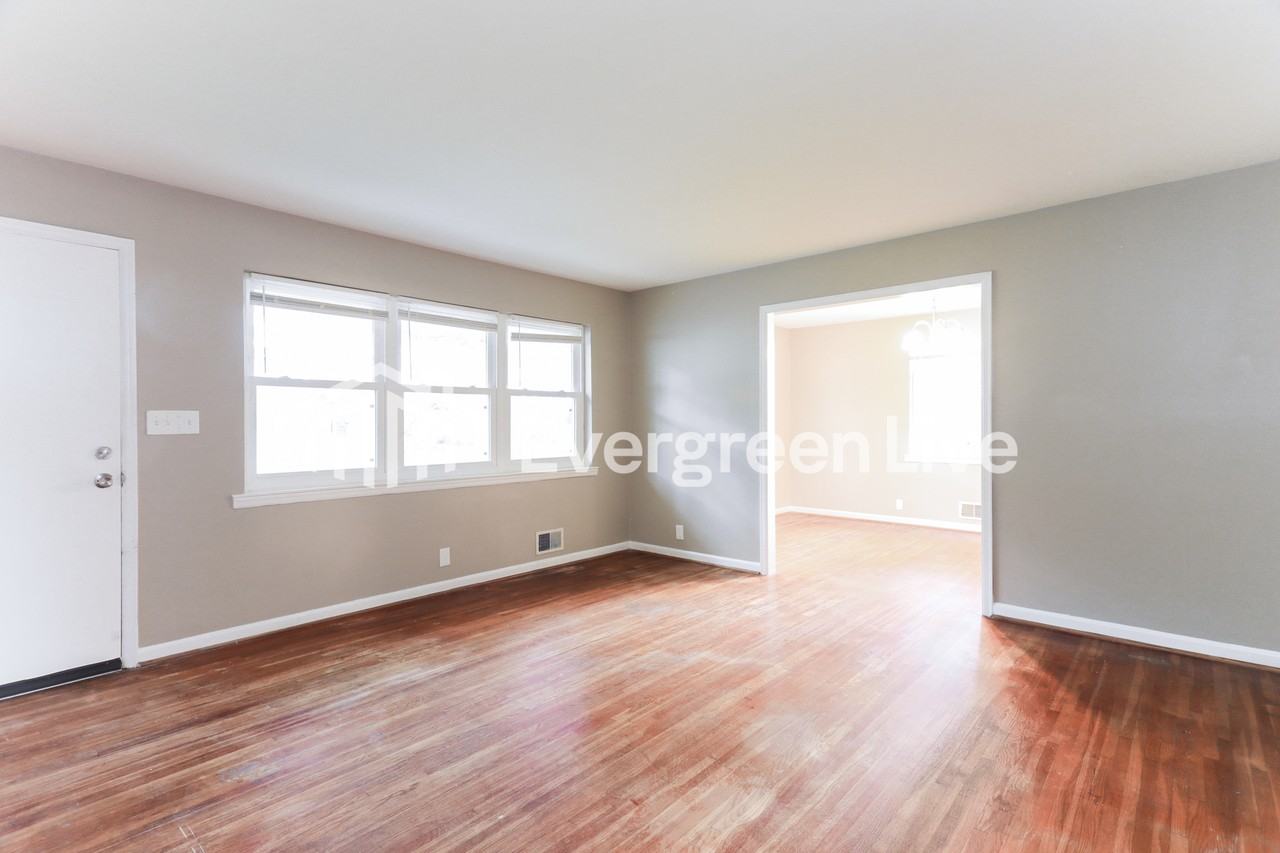 636 Blanton Ln - Photo 3 of 14